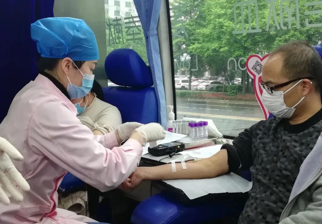 爱心献血,温暖中国,湖南万达在行动!