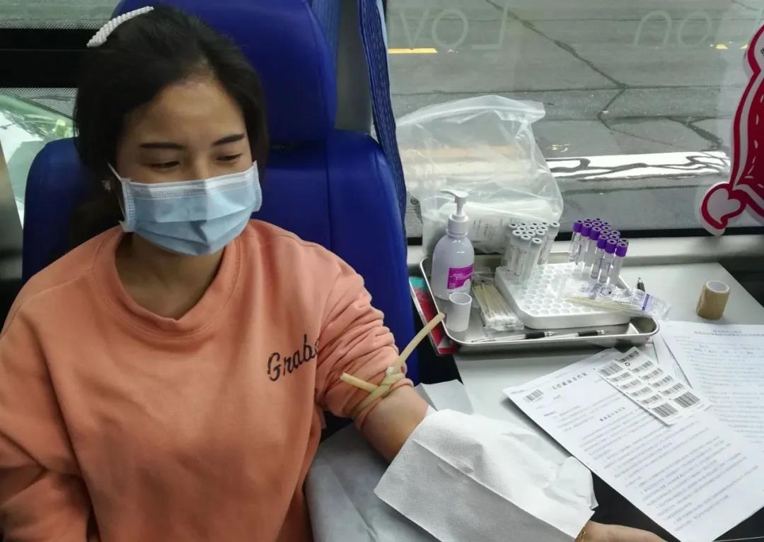 爱心献血,温暖中国,湖南万达在行动!