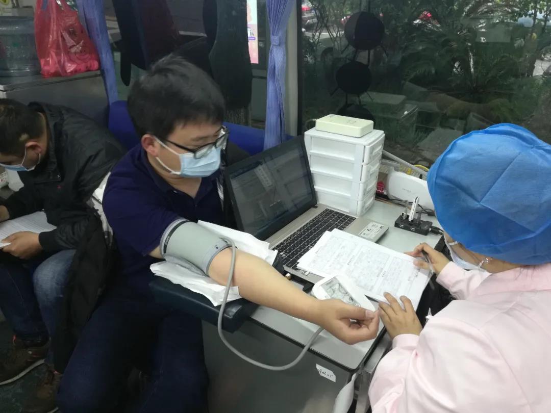 爱心献血,温暖中国,湖南万达在行动!