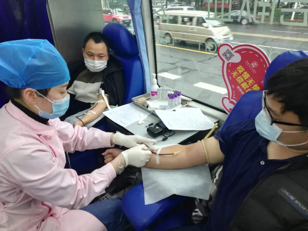 爱心献血,温暖中国,湖南万达在行动!